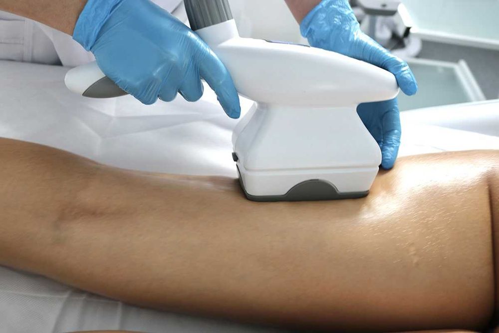 Вакуумно-роликовий масаж, мікроструми, масаж обличчя, пресотерапія