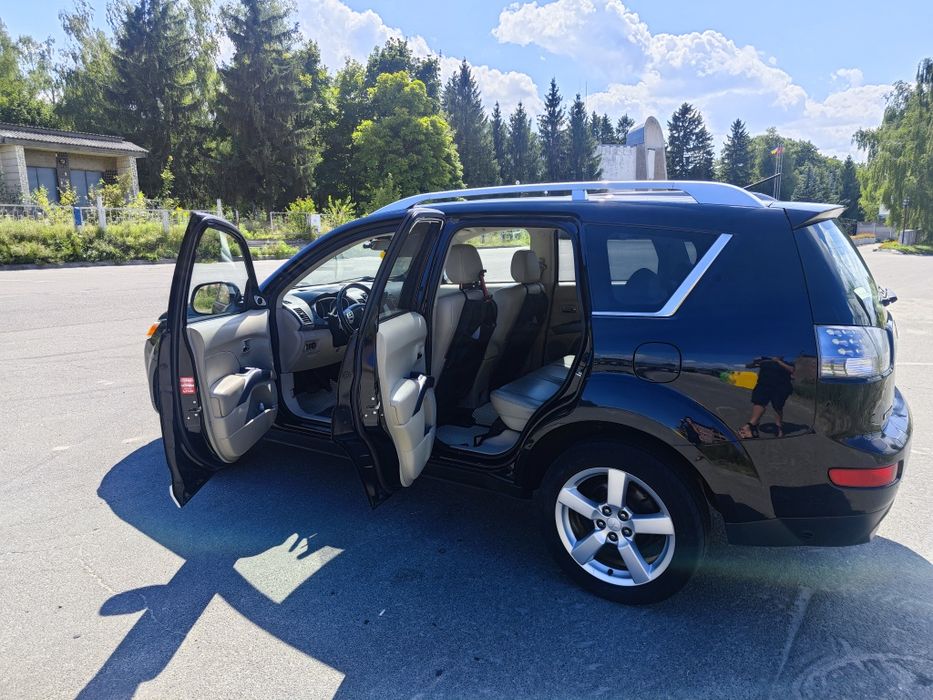 Mitsubishi Outlander 2 / 4x4 / 7 місць /