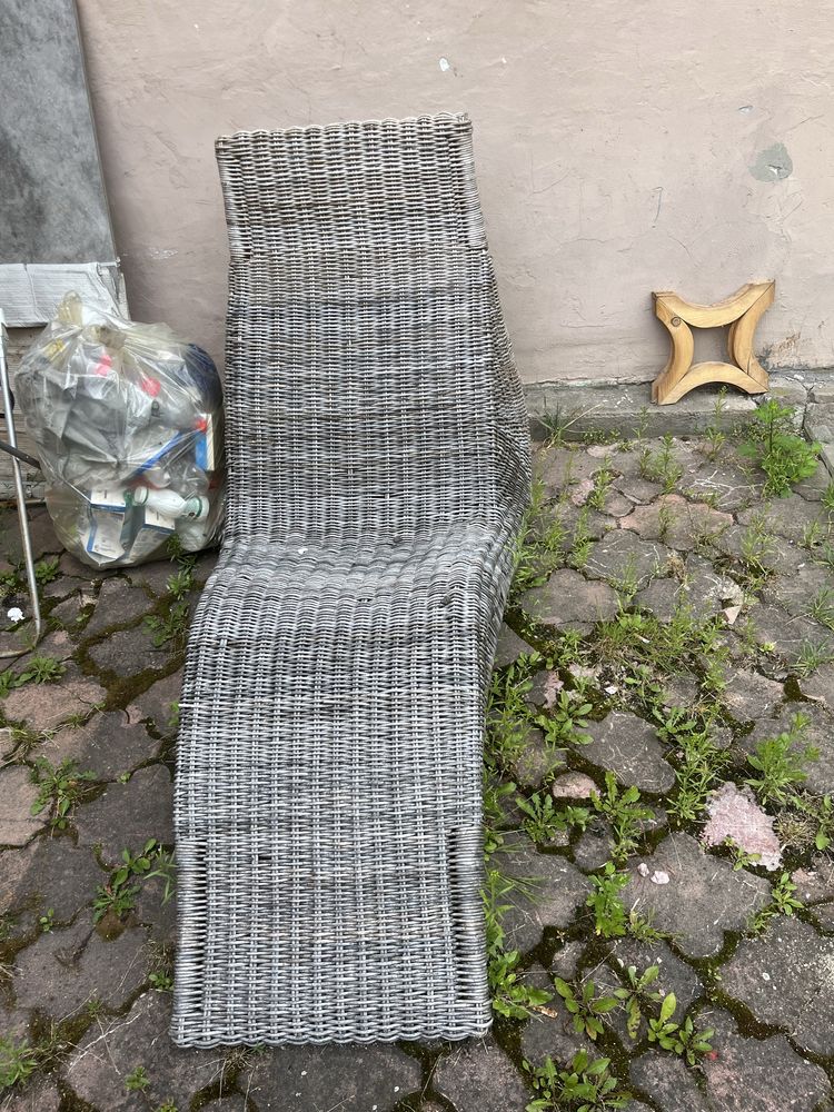 Leżak wiklinowy