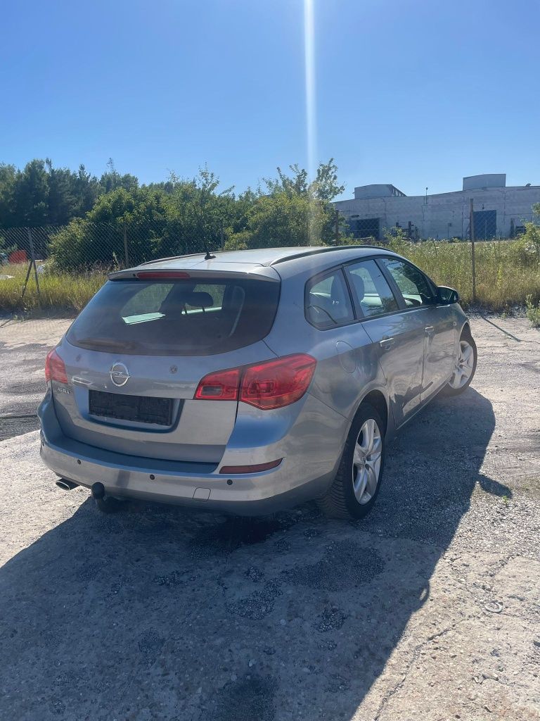 Sprzedam Opel Astra J 2 szt Benzyna i Diesel