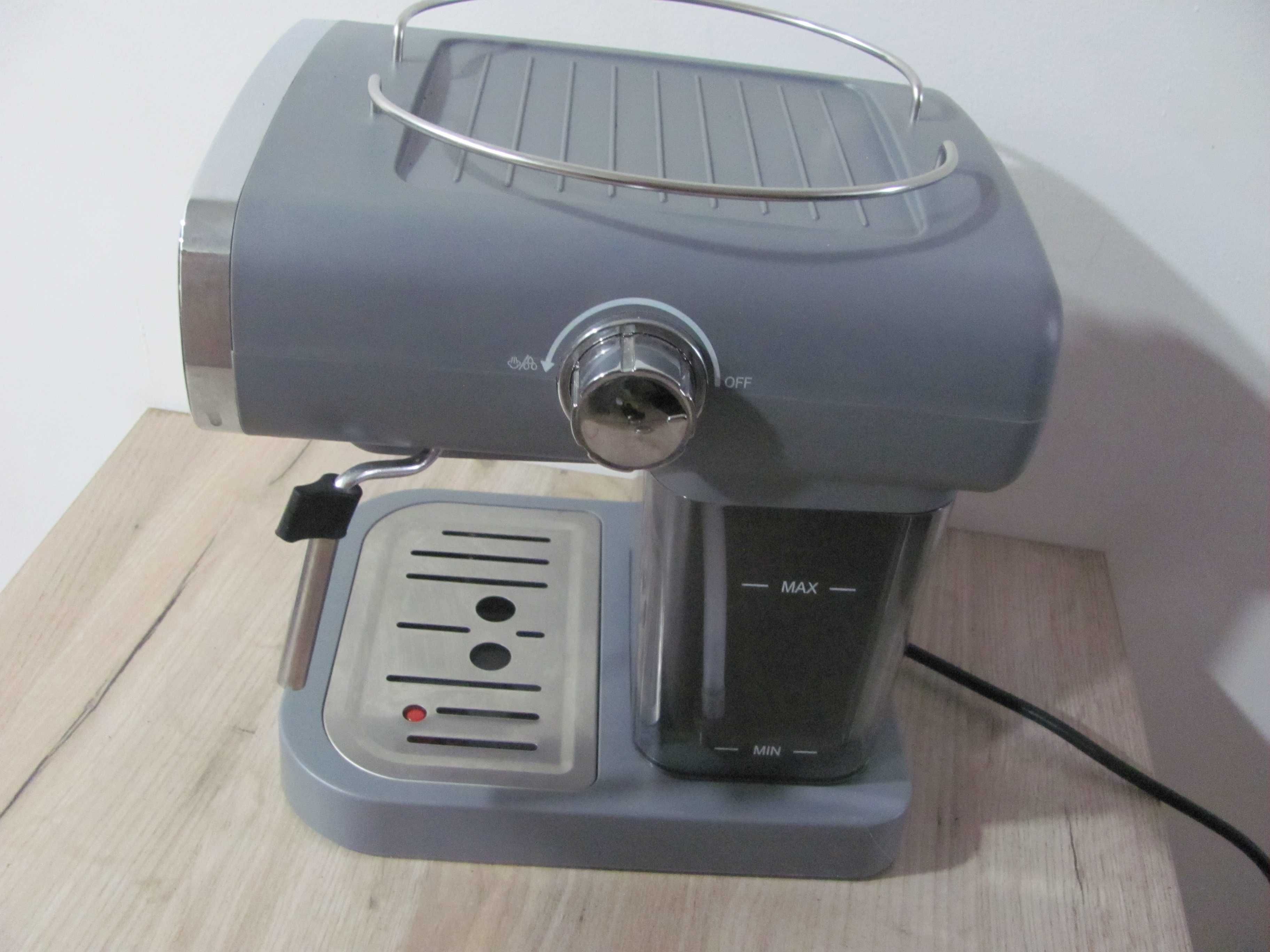 Ekspres do kawy ciśnieniowy SILVERCREST SEM 1050 A1