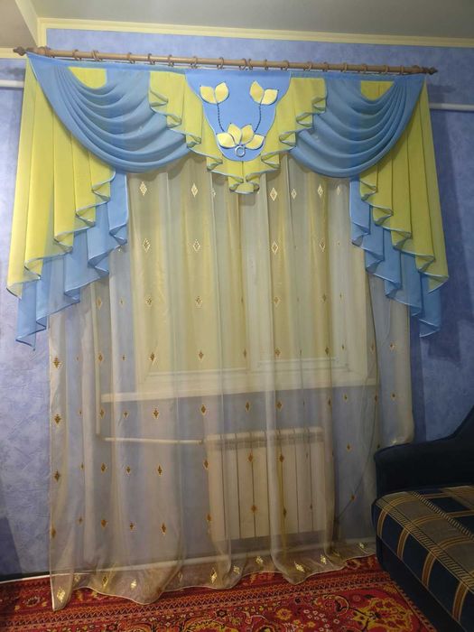 Ламбрекен, тюль, карниз. 3 комплекти на вікна. Кімната і 2 спальні.