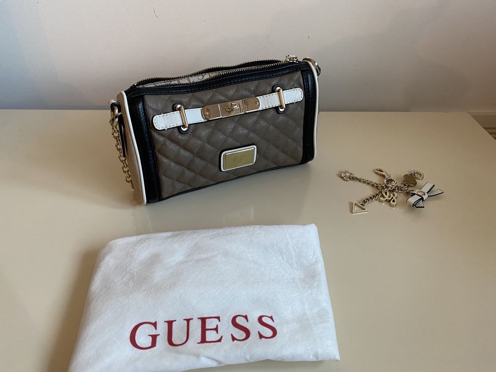 Mala Clutch Guess