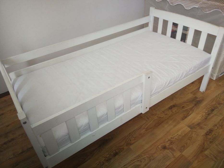 Łóżko dziecięce 160x84  wraz z materacem