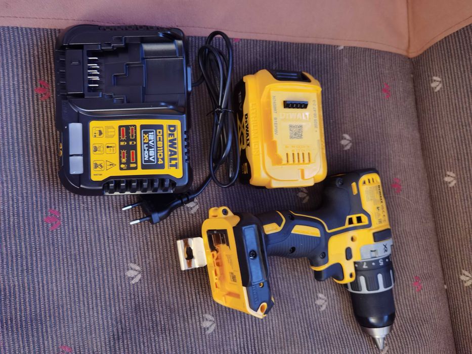 DEWALT Wiertarko-wkrętarka z udarem 18V DEWALT DCD791 5AH ŁADOWARKA
