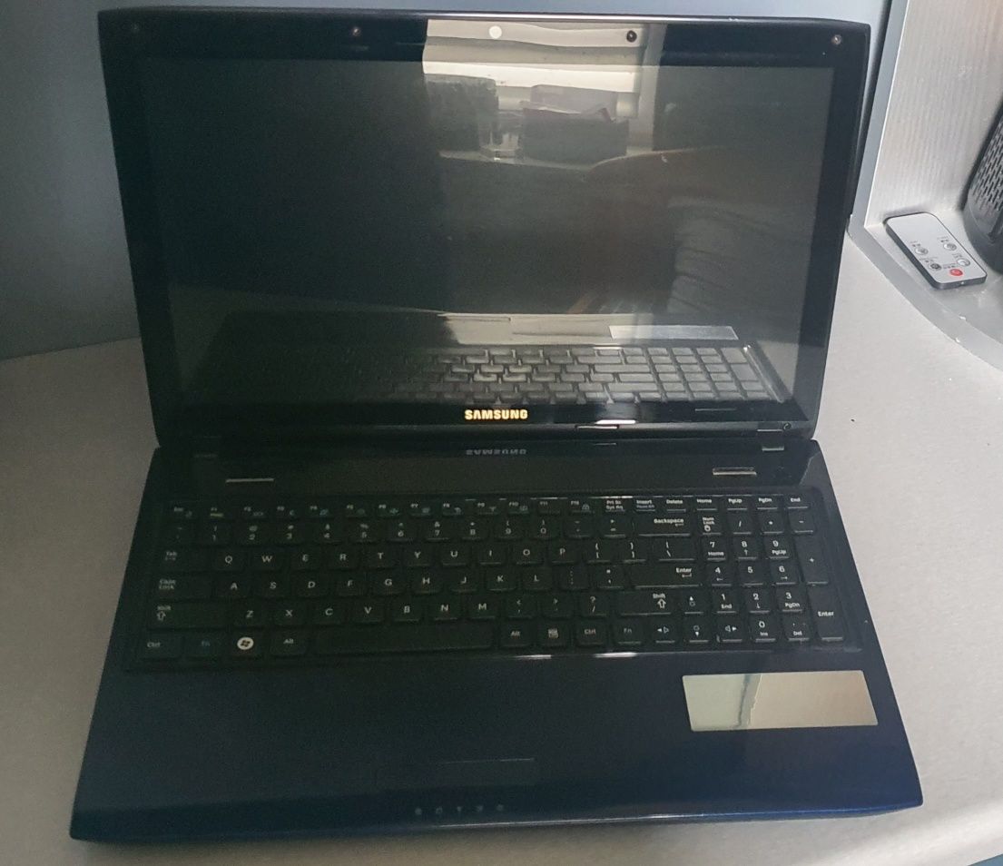 Laptop Samsung R590