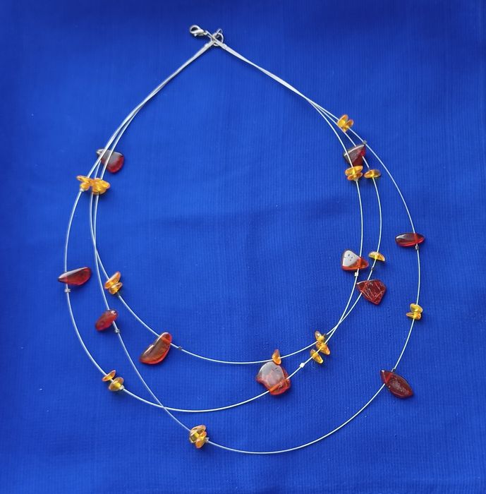 Украшение на шею с янтарем