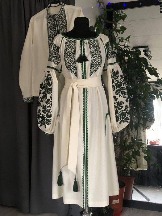 Сукня (машинна вишивка)