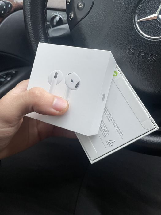 AirPods 4, левый AirPods 4, правый AirPods 4, кейс AirPods 4