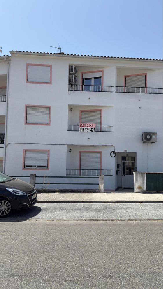 Apartamento T3 com Suíte, Lareira e Varanda – Abrantes (Chainça)