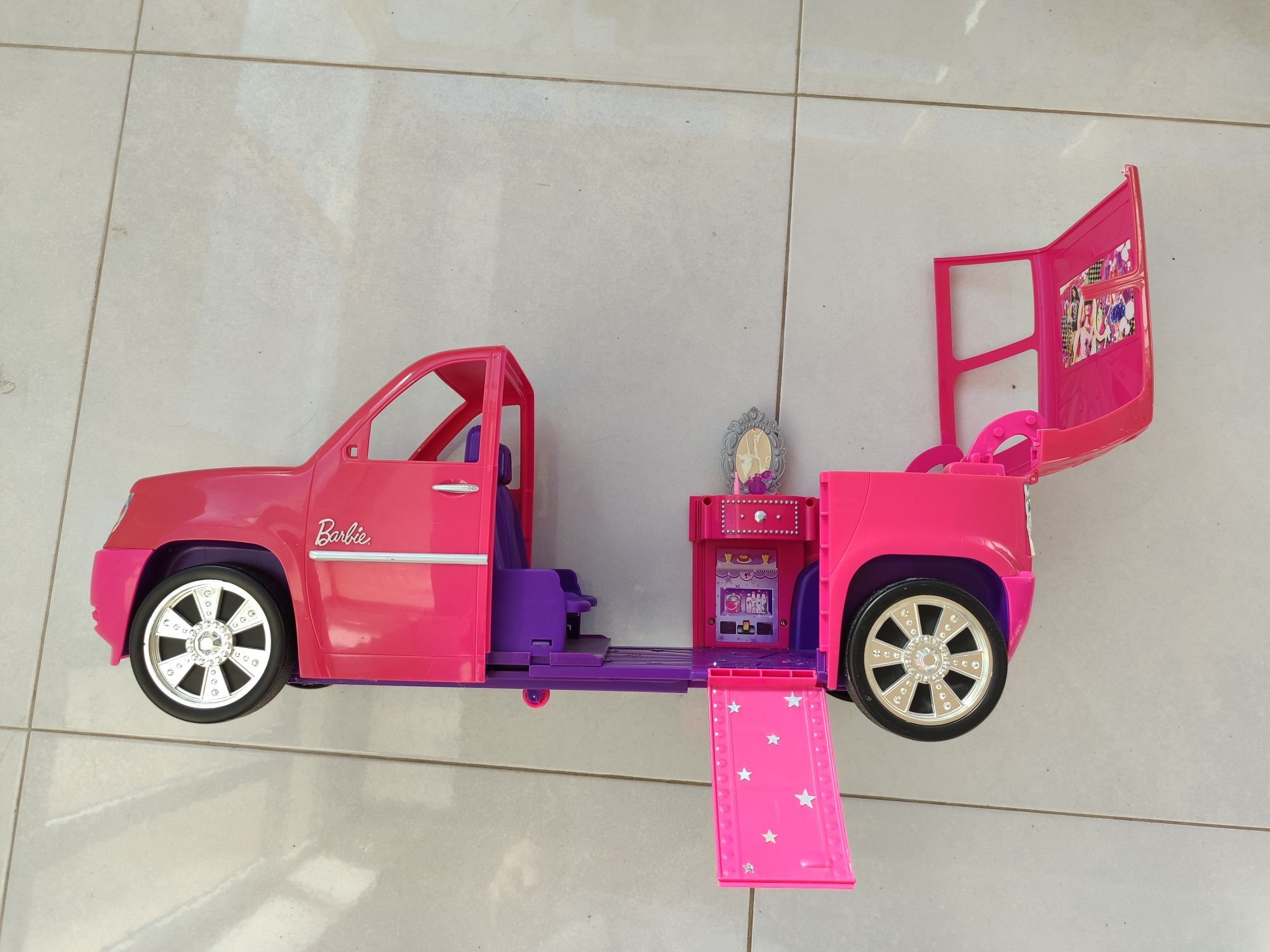 Carro da Barbie extendivel e descapotavel
