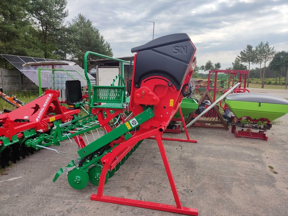 Siewnik nadbudowany SN301 AgroMasz NOWOŚĆ. 2024