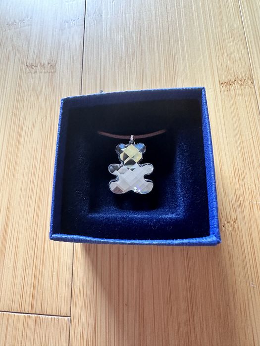 NOWA zawieszka swarovski na rzemyku