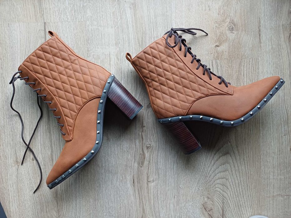 buty  na obcasie słupek