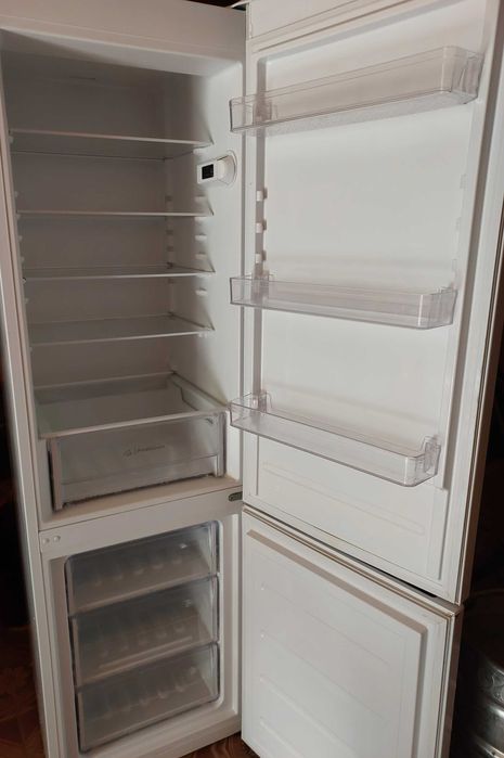 Холодильник Indesit
