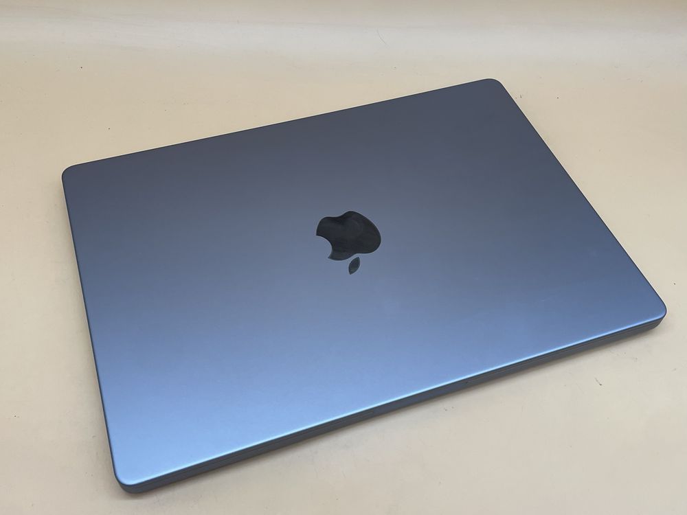 Macbook pro 2023 14 m3 512 gb ідеал як новий батарея всього 32 цикли