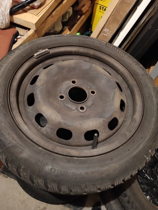 Felgi stalowe Ford Fiesta z oponami zimowymi Continental 15"