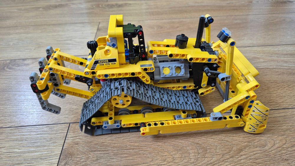 Lego Technic 42028 Buldożer