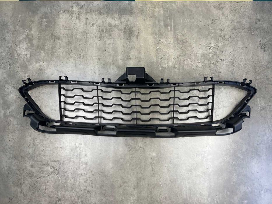 Центральна решітка в бампер BMW 3gt (F34) m-paket  	51118057188