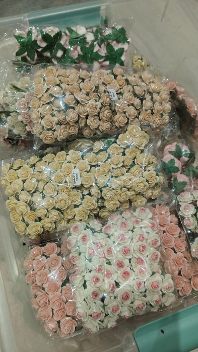 Papierowe róże kwiaty Wild Orchid Craft dużo