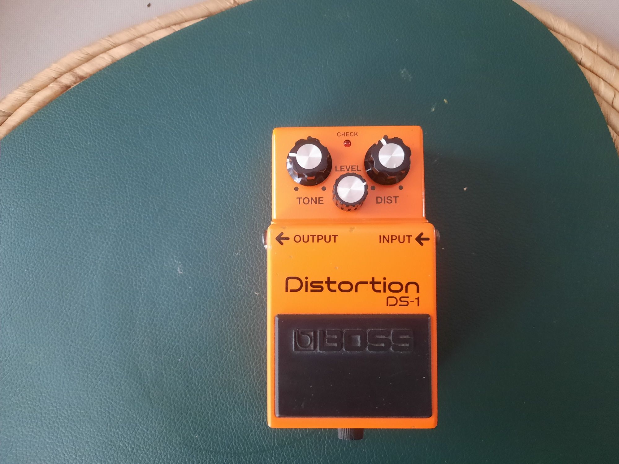 Efekt gitarowy Boss ds-1