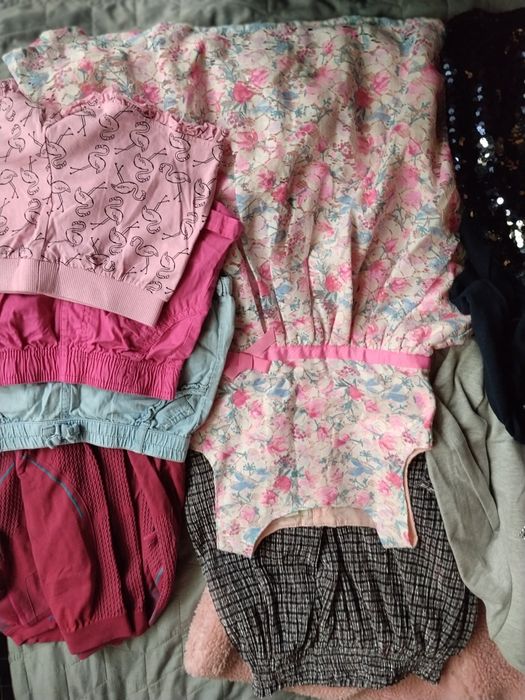 Paka ubrań dla dziewczynki, rozmiar 110, kurtka, spódniczki