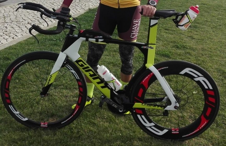 Bicicleta de TT marca Giant Trinity