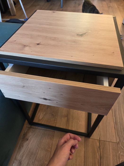 Stolik nocny w stylu loftowym