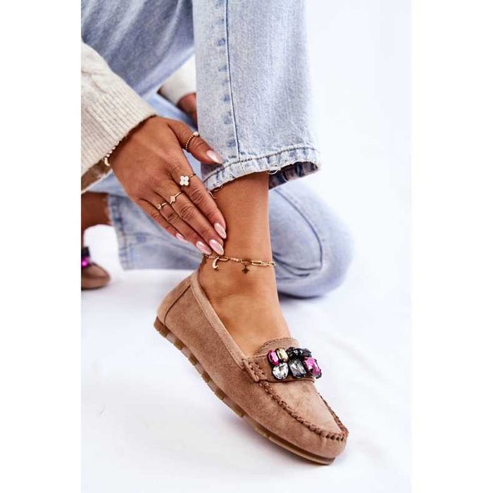 Beżowe mokasyny z kolorowymi kryształami 39