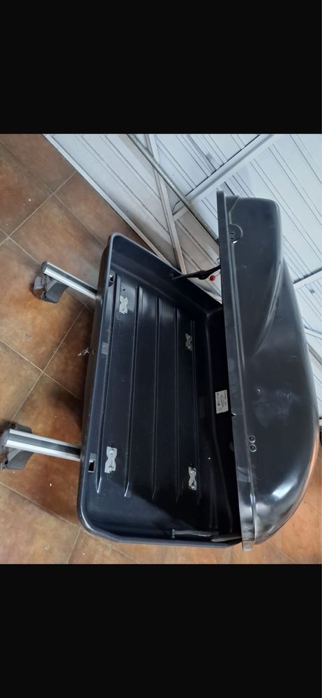 Mala de tejadilho com barras universais