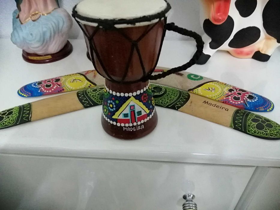 Dois Boomerang e um batuque (artesanato da Madeira)
