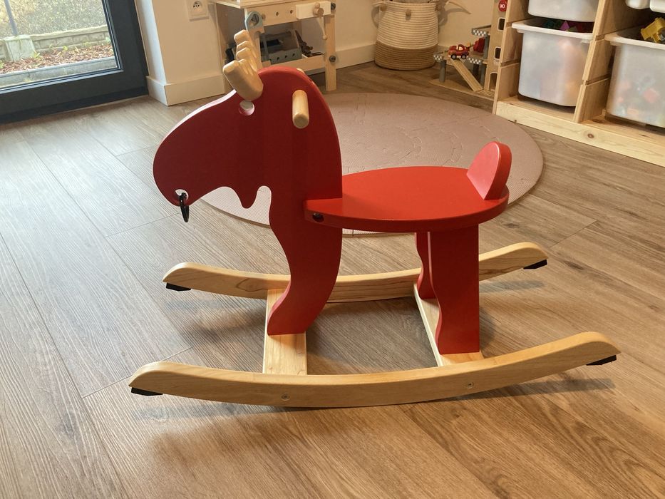 Łoś na biegunach czerwony Ikea