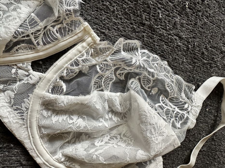 Бюстгалтер 100F avery