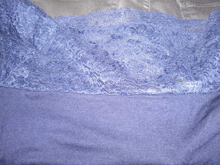 Bluzka z koronką odkryte ramiona