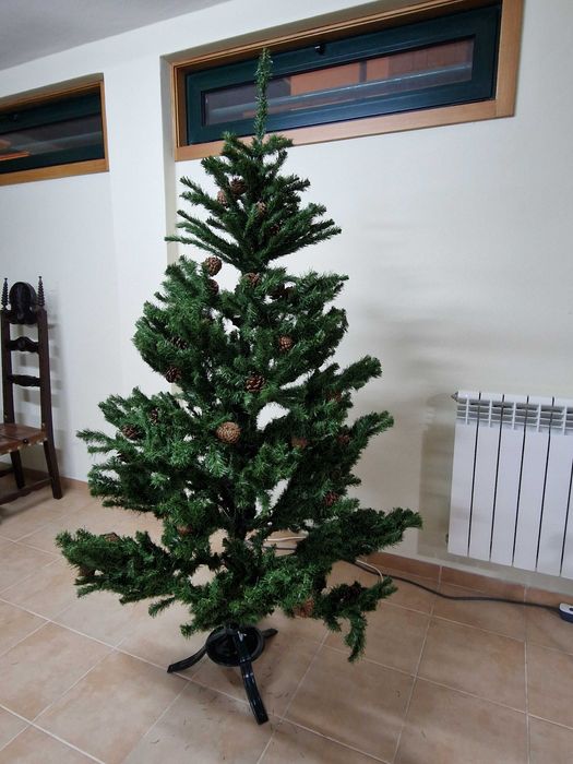 Árvore De Natal Royal Majestic Verde Com Pinhas (180 a 210cm)
