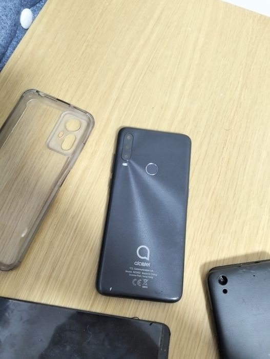 Dois telemóveis pra peças