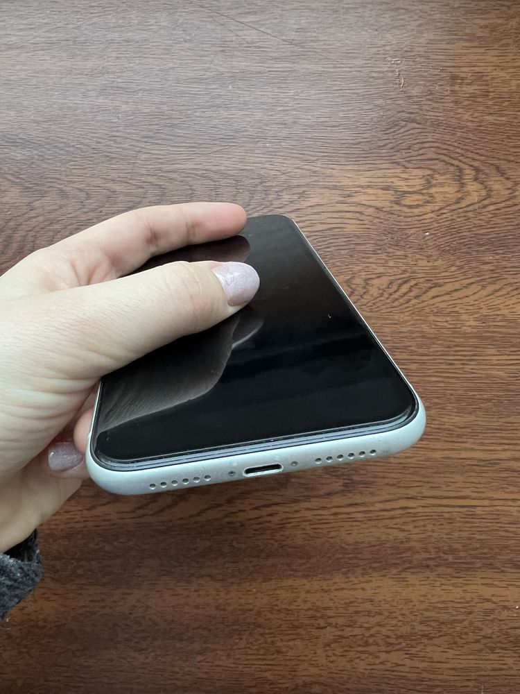 iPhone XR 128gb в ідеальному стані