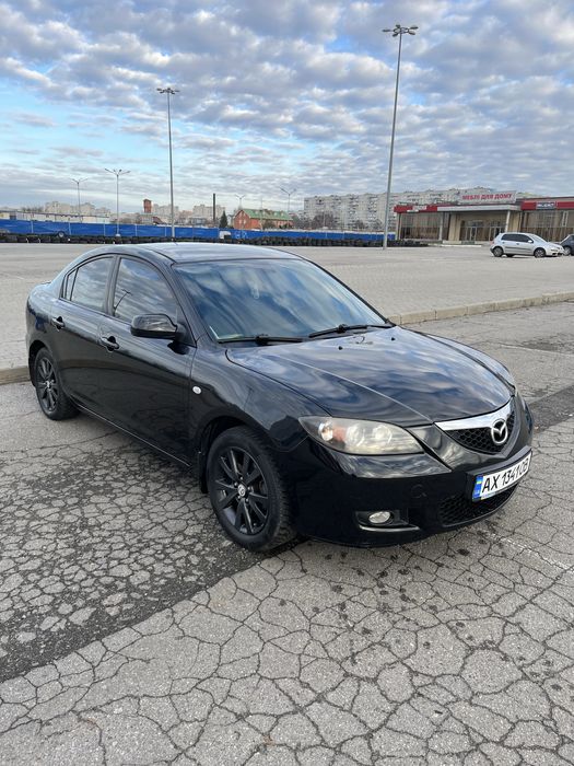 Продам автомобиль Мазда 3