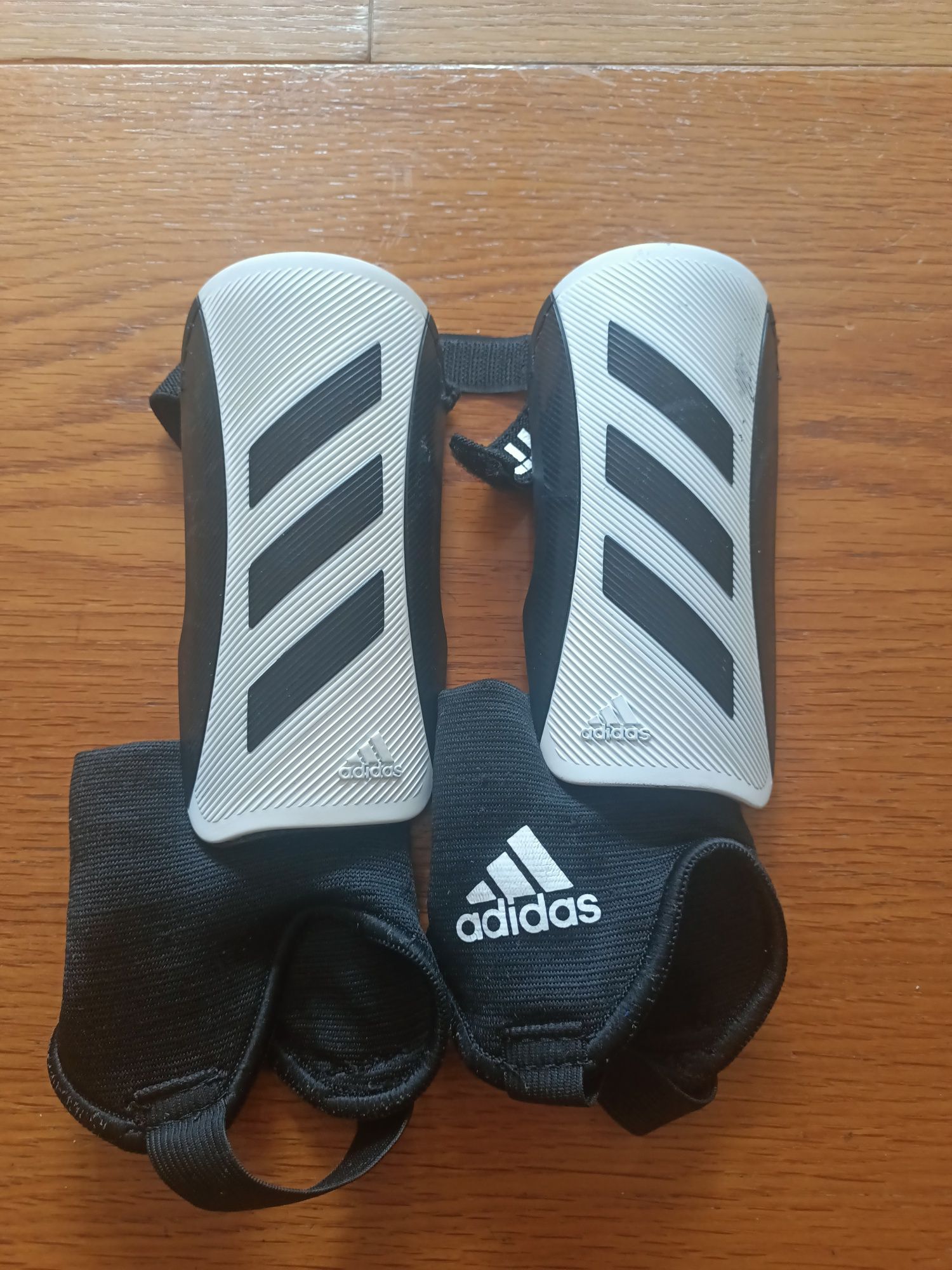 Ochraniacze piłkarskie adidas 11szer./21 dł.