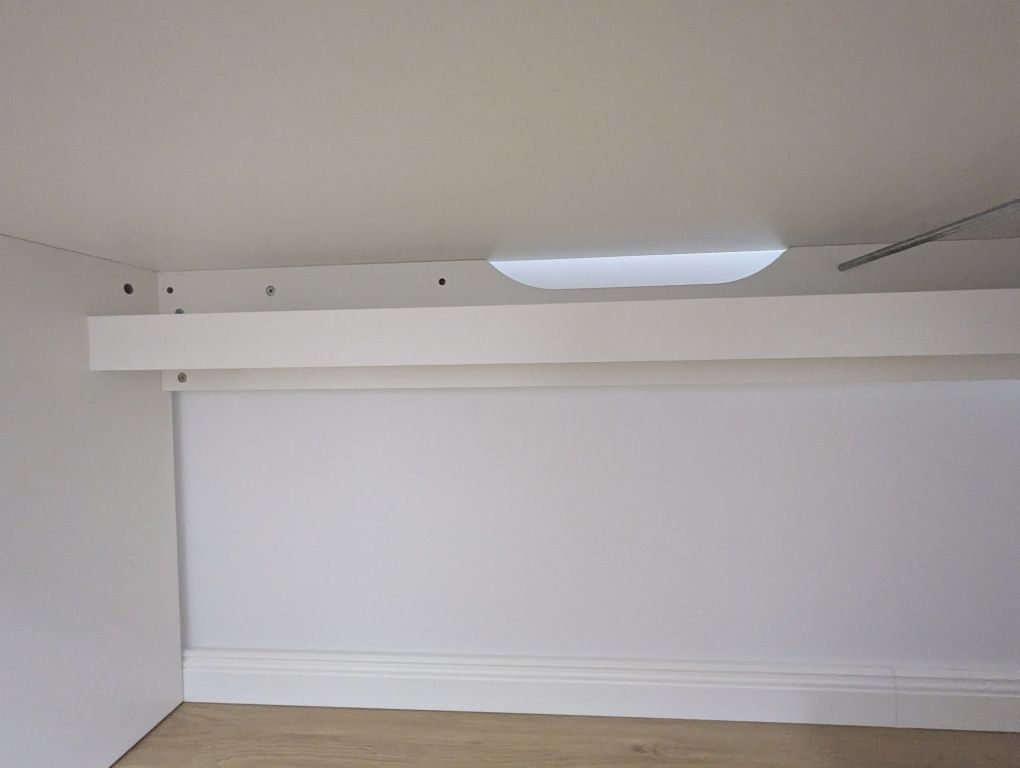 Sprzedam biurko Malm Ikea 151x65 cm