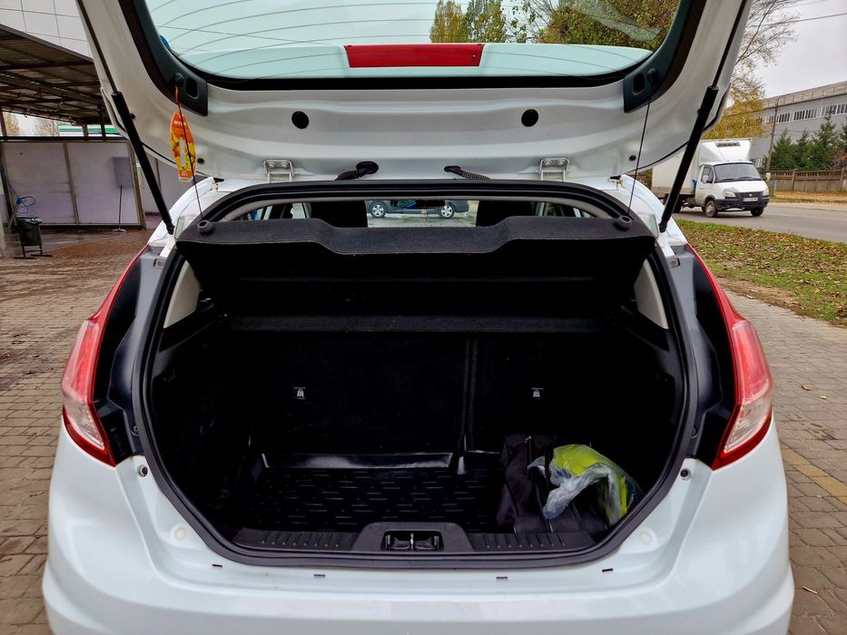 Автомобіль в гарному стані.