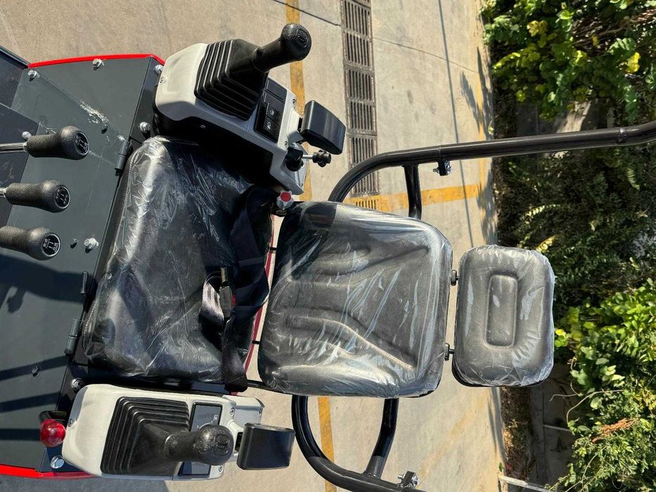 Mini escavadora KUBOTA rotativa sobre esteiras 1,5 toneladas