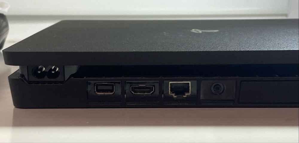 PS4 SLIM з 1 маленьким нюансиком