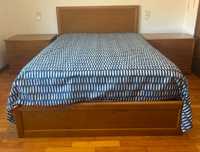 Cama de Casal com mesas de cabeceira
