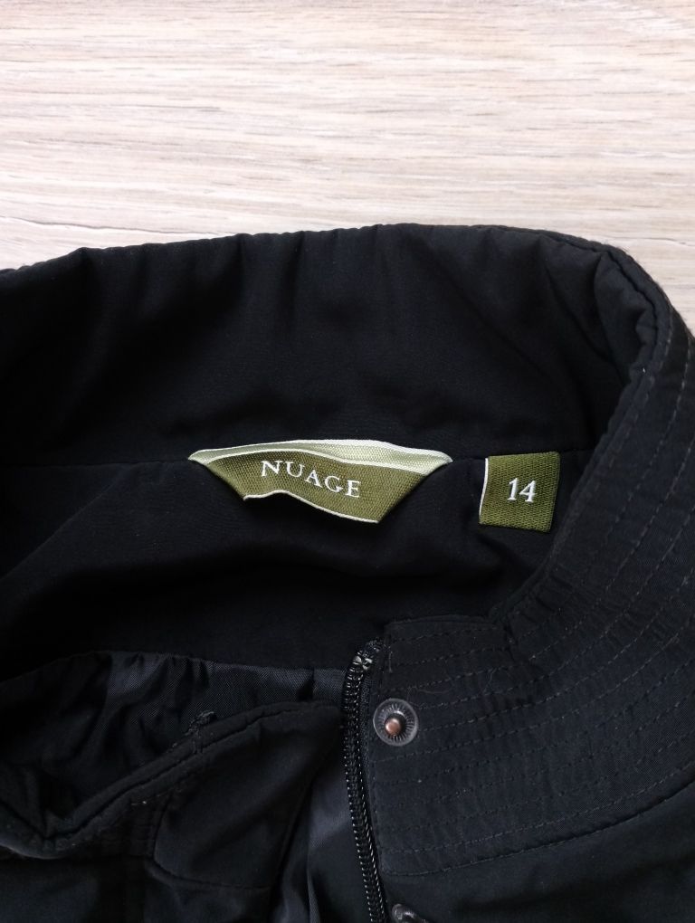 Elegancki cienki płaszcz czarny na stójce ortalion 42 r