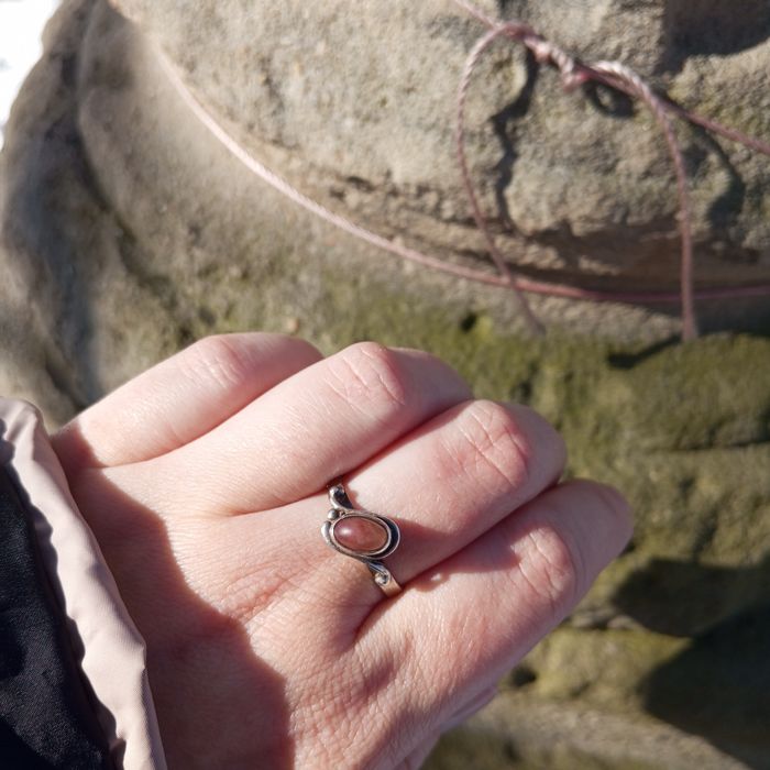 Skatalogowany srebrny pierścionek Warmet z chalcedonem