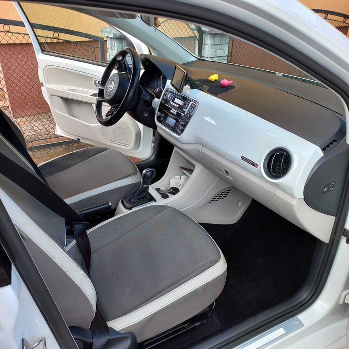 Автомобіль Woltsvagen e-up 2013р білий колі,в гарному стані