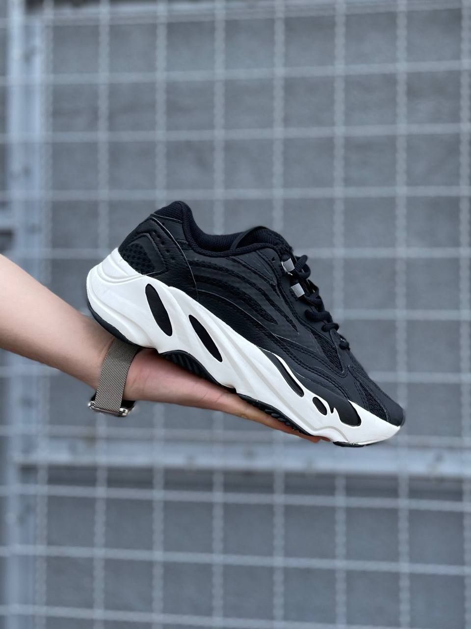 Adidas Yeezy Boost 700 V2 black&white