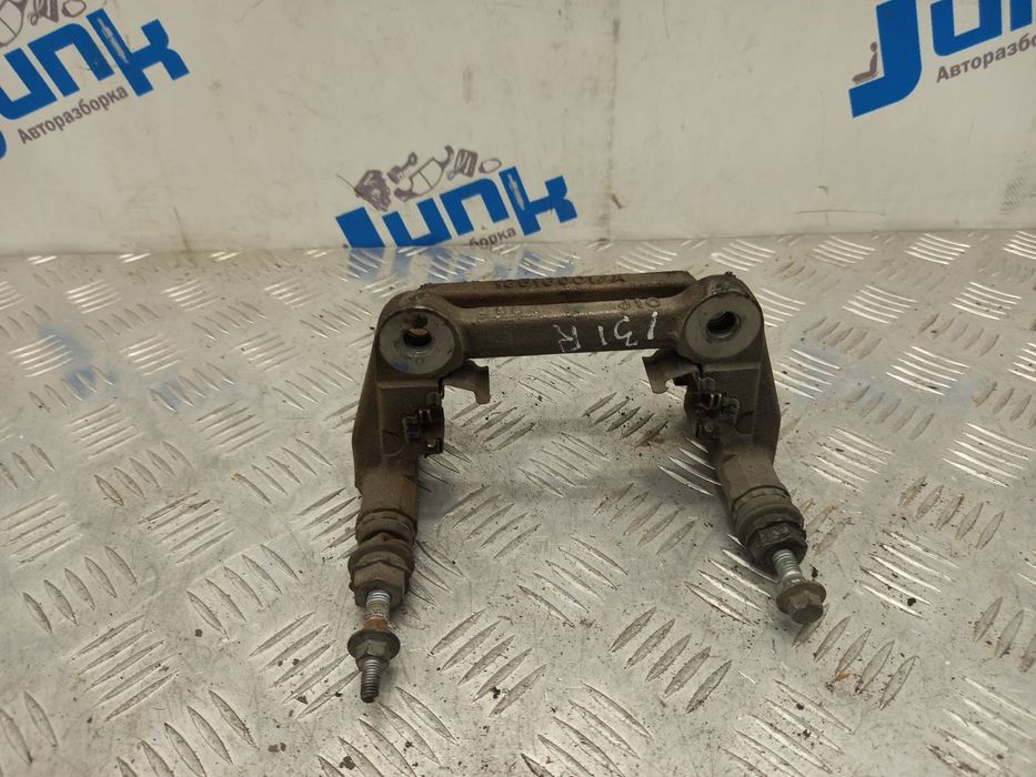 Скоба заднего суппорта правая 68225298AA для Jeep Cherokee kl 2014-202