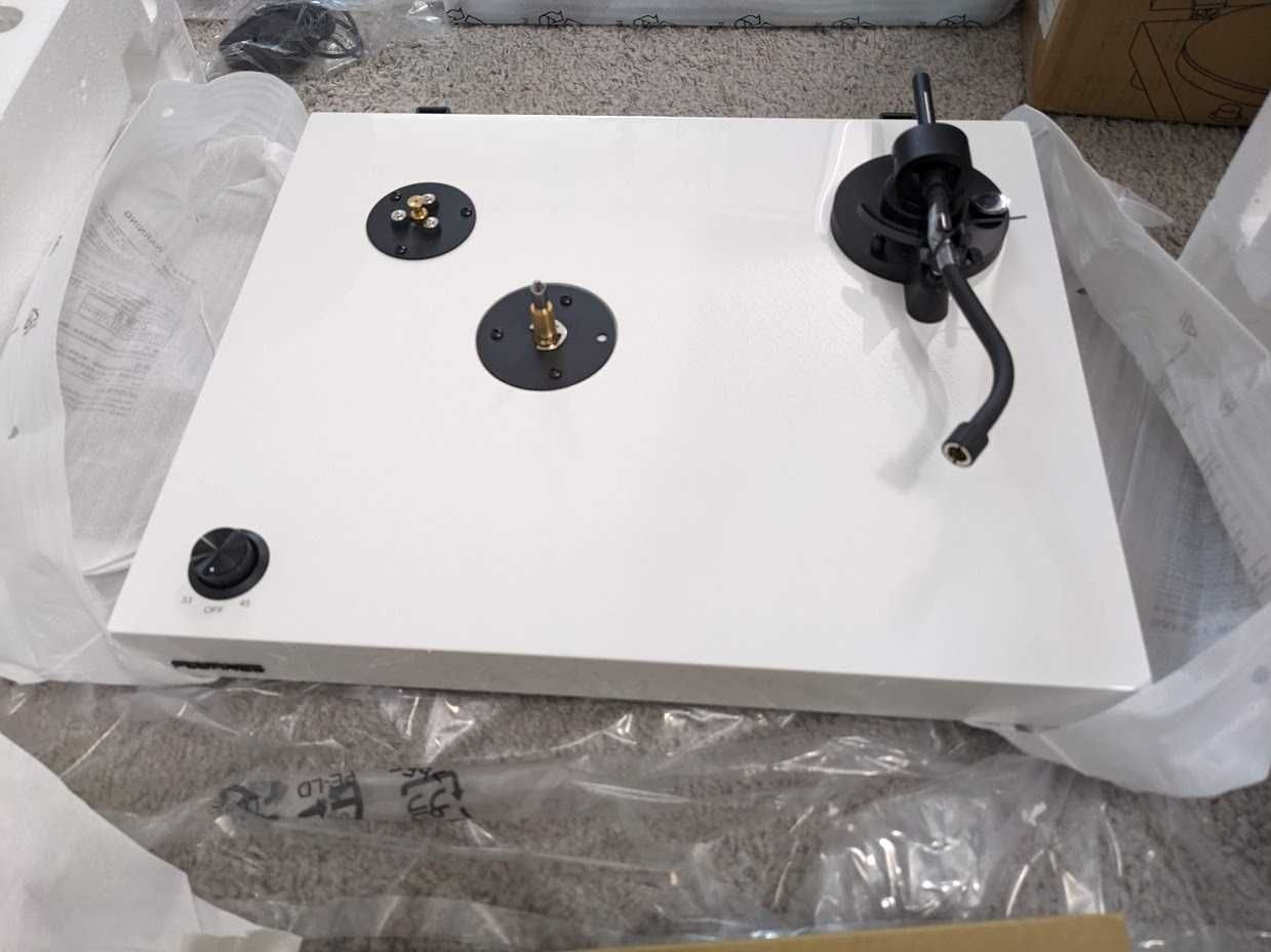 Nowy gramofon z wkładką Technica VM95E, przedwzmacniacz, biały